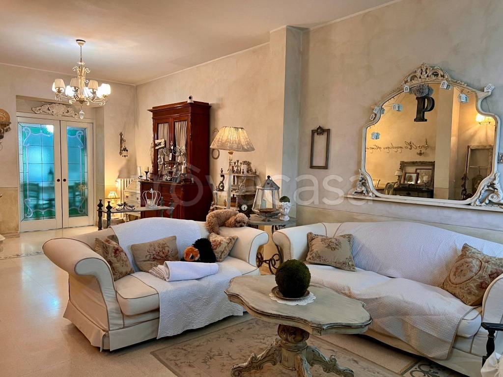 Villa Bifamiliare in vendita a Viareggio viale Giacomo Puccini, 40
