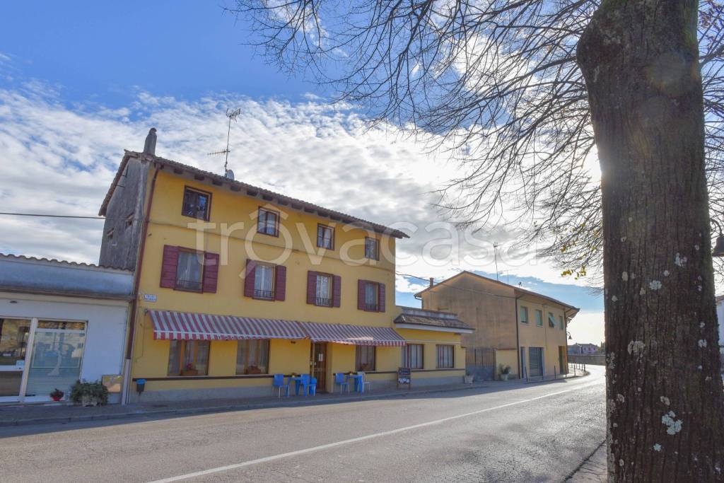 Casa Indipendente in vendita a Campolongo Tapogliano piazzale Esercito, 33