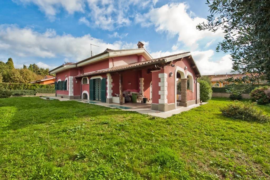 Villa in vendita a Grottaferrata via Padre Rocchi, 36