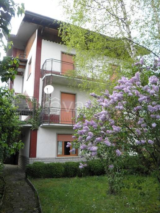 Villa in vendita a Rota d'Imagna via Vittorio Emanuele