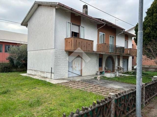 Casa Indipendente in vendita a Gradara via San Giovanni In Marignano, 1