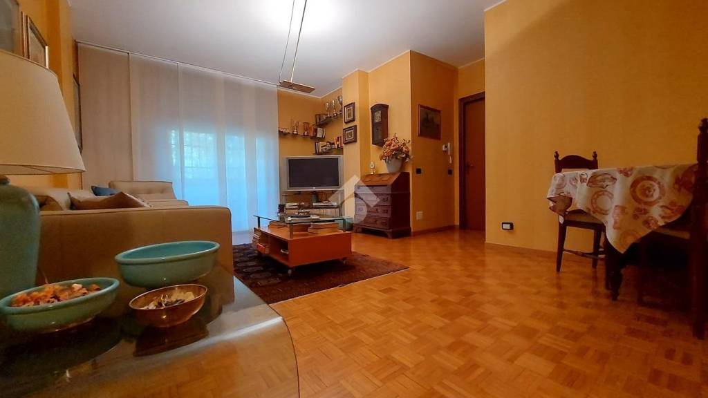 Appartamento in vendita a Settimo Milanese appartamento Via Airaghi, 13