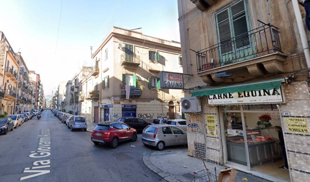 Negozio in vendita a Palermo via Giovanni Aurispa