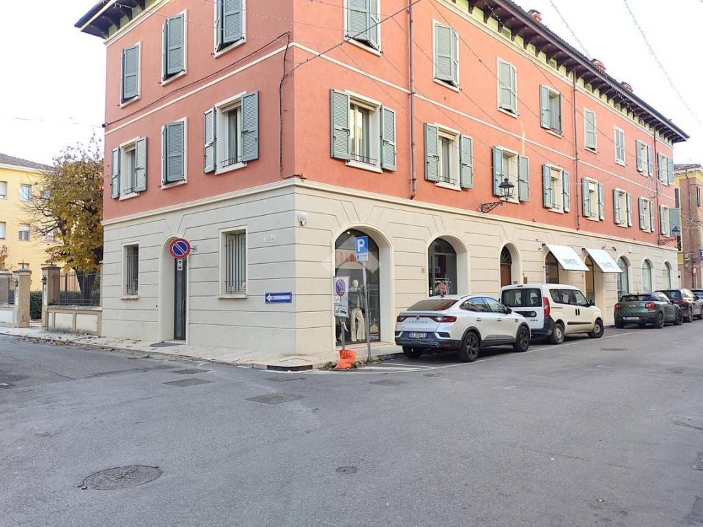 Negozio in vendita a Mirandola via Pico Giovanni, 36