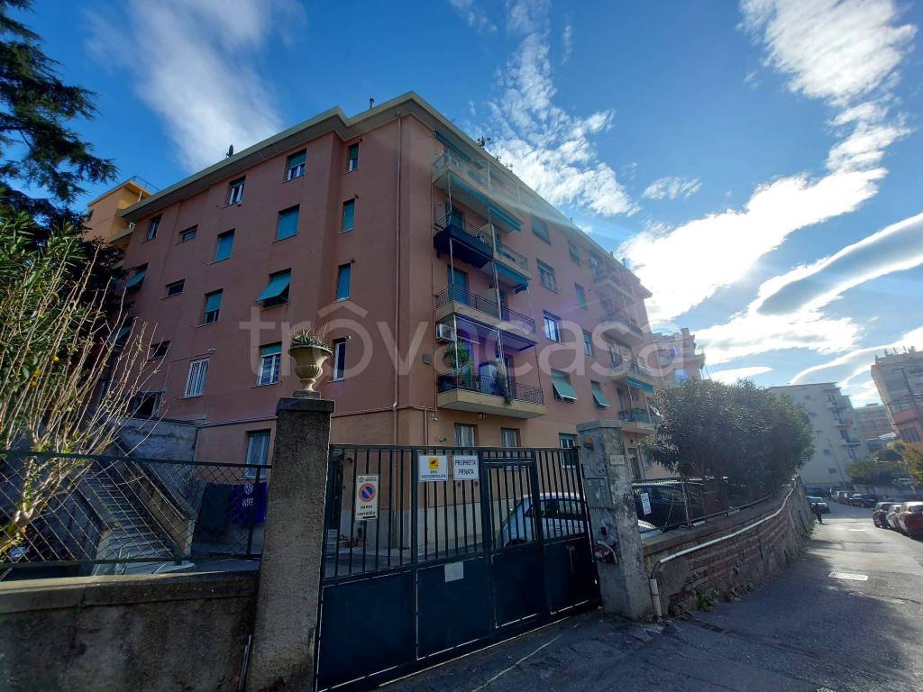 Appartamento in vendita a Genova via Stefano Castagnola, 30