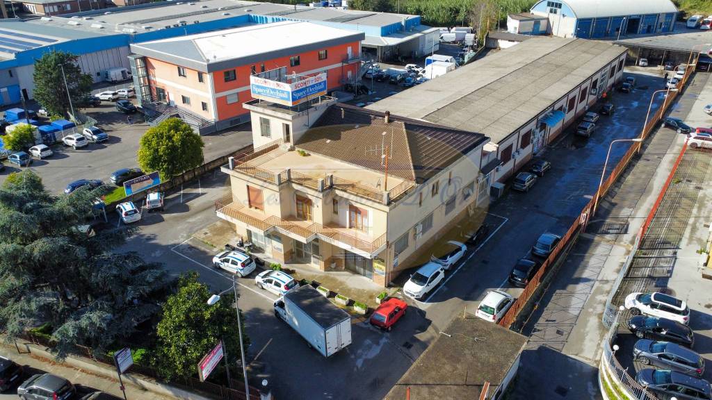 Capannone Industriale in vendita a Salerno via Roberto Wenner, 75