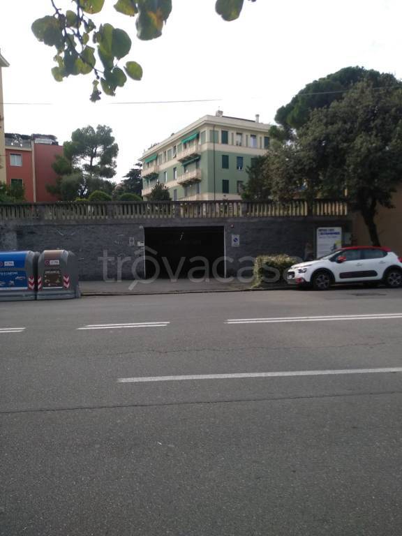 Garage in vendita a Genova via Oreste De Gaspari, 32r