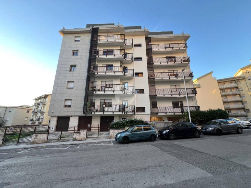 Appartamento in vendita a Sassari via Gavino Alivia, 5