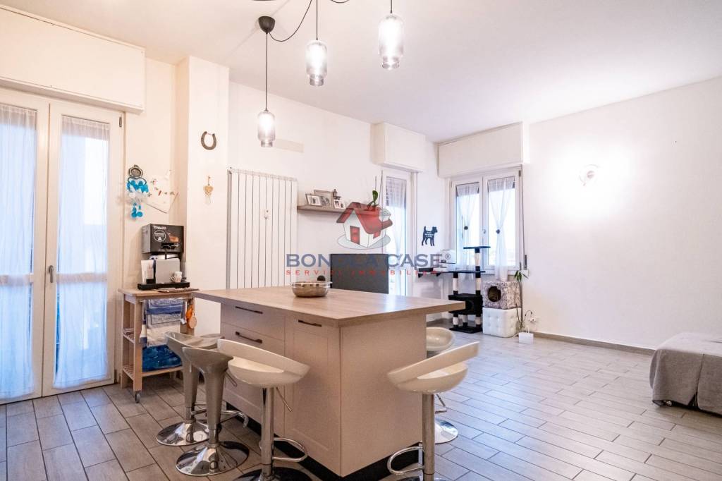 Appartamento in vendita a Bareggio via Varese, 24