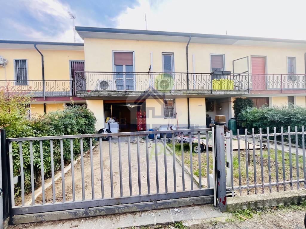 Villa a Schiera in vendita a Sant'Angelo Lodigiano via Primo Maggio n.8