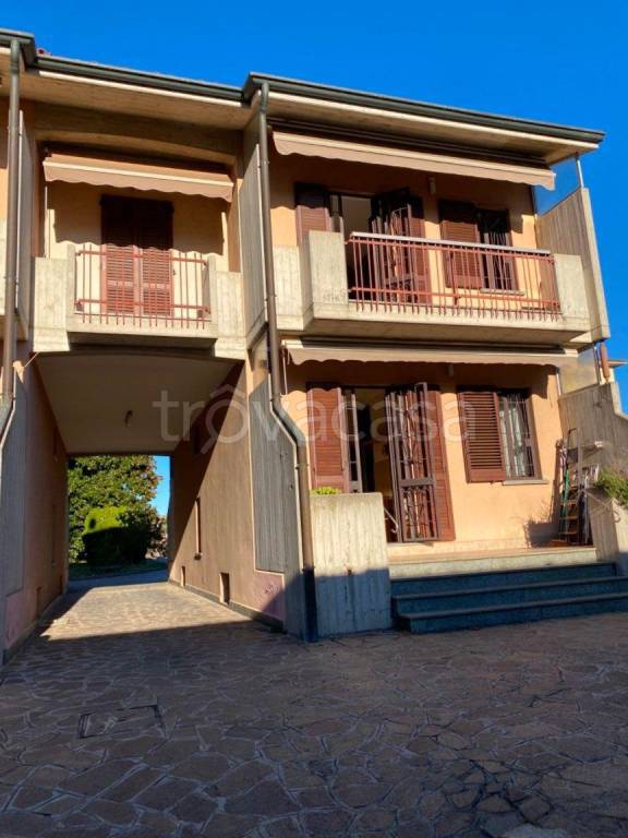 Villa a Schiera in vendita a Trezzano Rosa via Cristoforo Colombo, 24