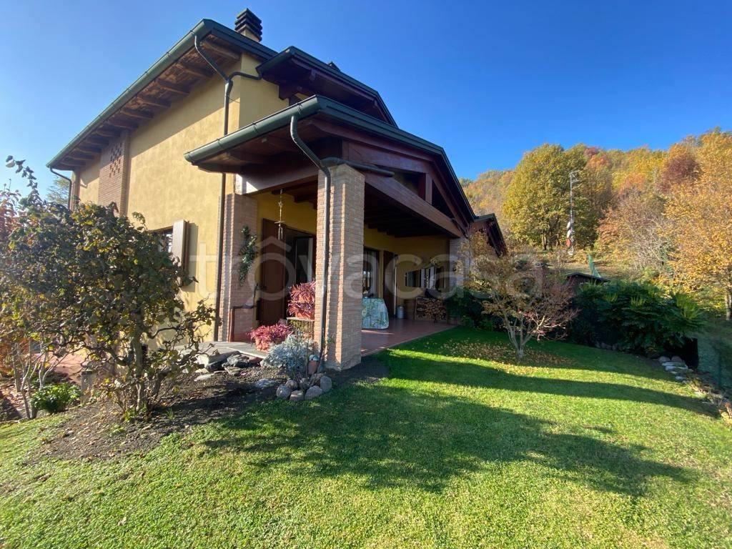 Villa Bifamiliare in vendita a Traversetolo via o. Tiberini, 1
