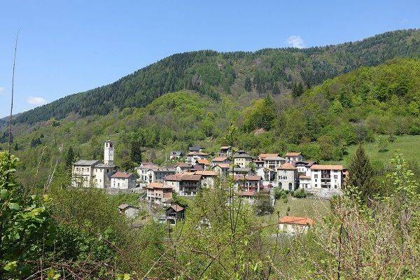 Villa Bifamiliare in vendita a Varallo frazione Camasco