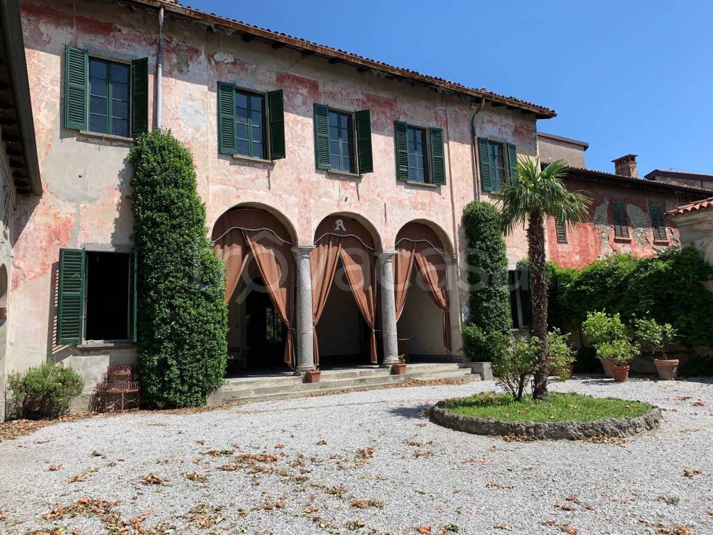 Villa in vendita a Bosisio Parini via Giuseppe Parini, 14