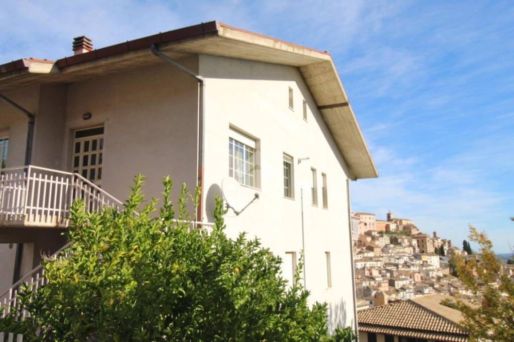 Appartamento in vendita a Loreto Aprutino via Cappuccini, 53