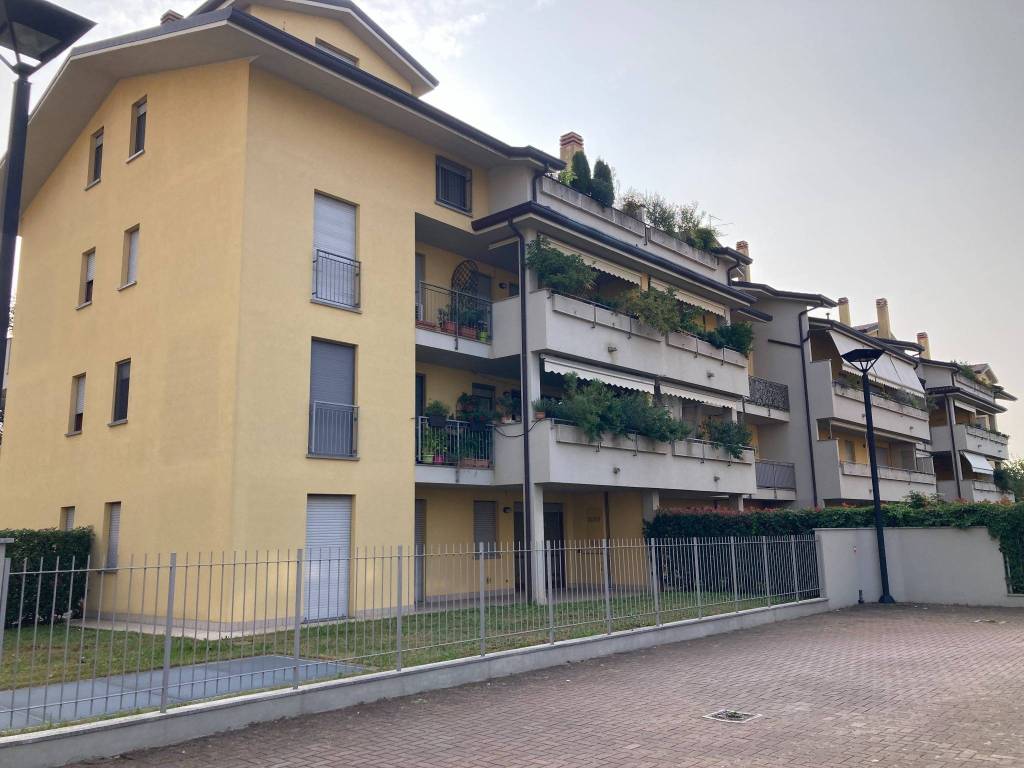 Appartamento in vendita a Segrate via Monzese, 20