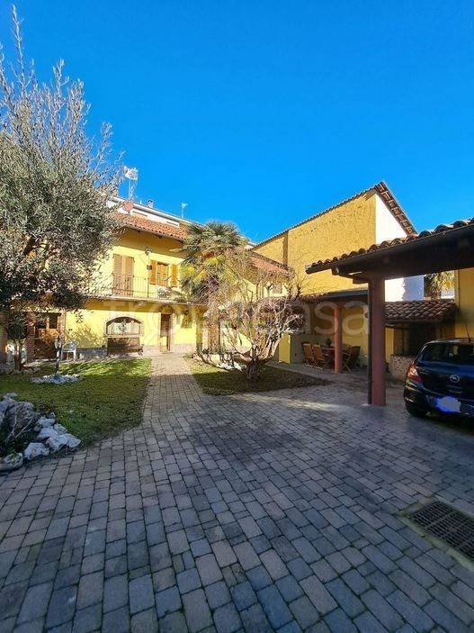Villa Bifamiliare in vendita a Bra via Umberto I
