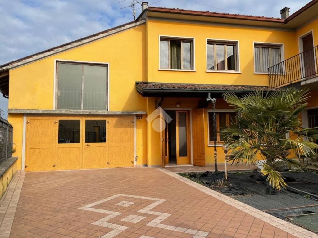 Casa Indipendente in vendita a Leno via Vittorio Veneto, 1