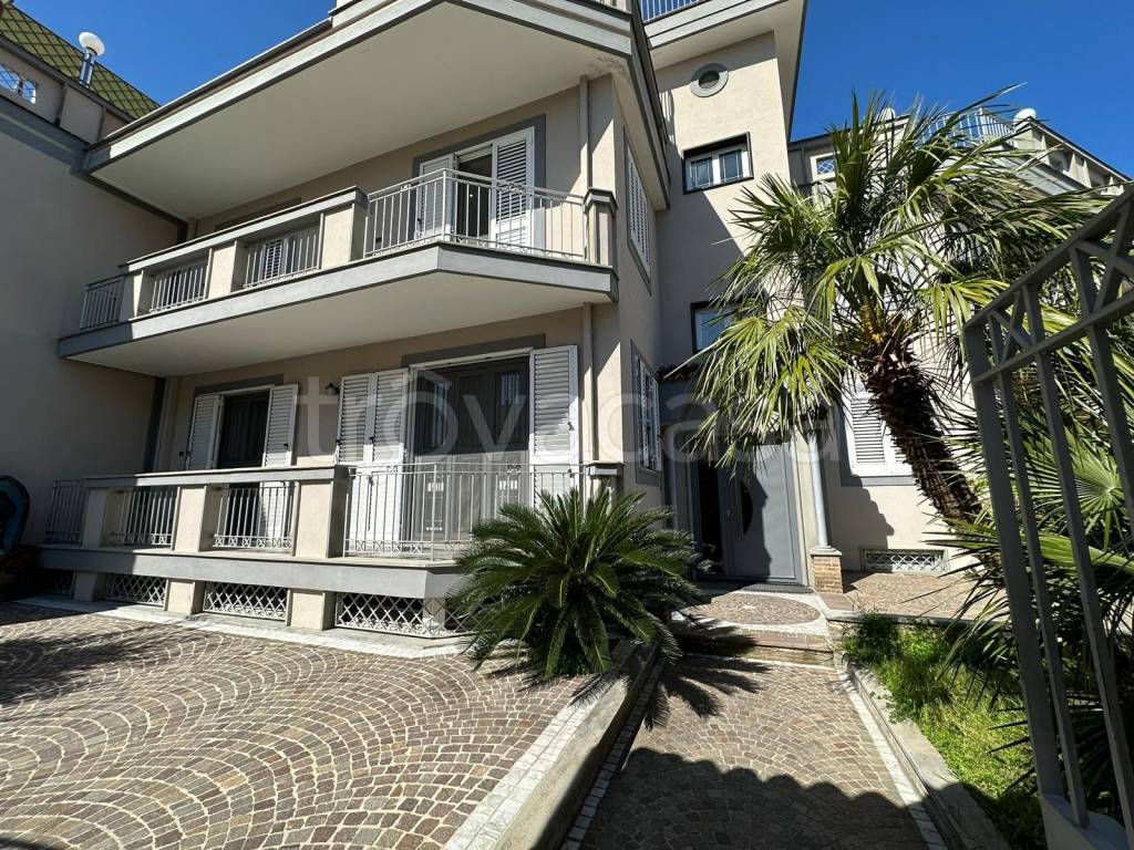 Appartamento in vendita a Maddaloni via Cornato, 72