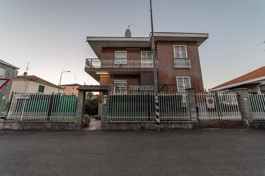 Villa in vendita a Milano via bettini