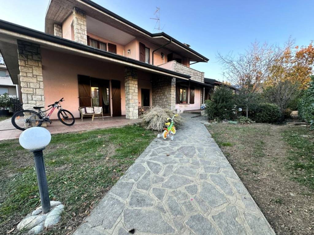 Villa in vendita a Pedrengo via g. La Pira, 4