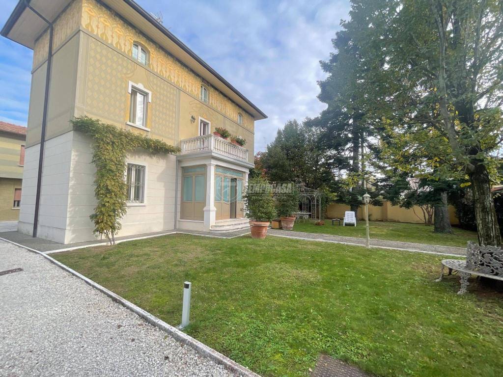 Appartamento in vendita a Palazzolo sull'Oglio via Giacomo Puccini 1