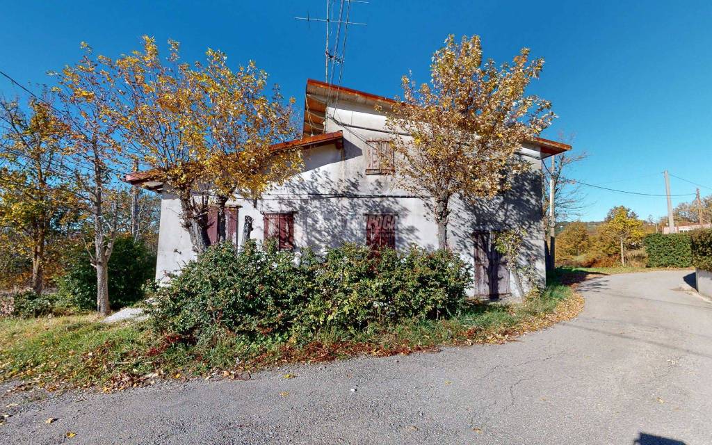 Casa Indipendente in vendita a Serramazzoni via Pompeano 4239