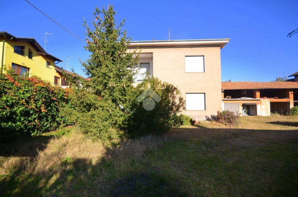 Villa Bifamiliare in vendita a Caronno Pertusella via monte nevoso, 116