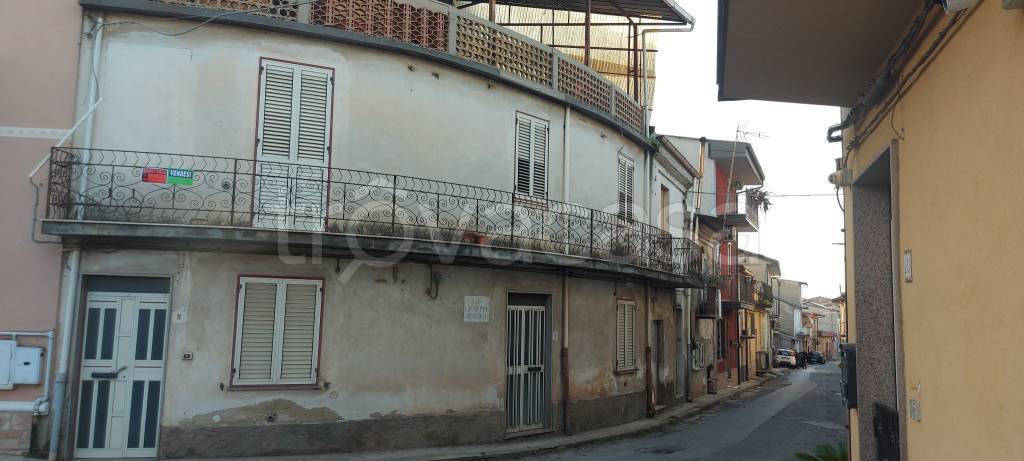 Appartamento in in vendita da privato a Feroleto della Chiesa via Giuseppe Garibaldi, 9