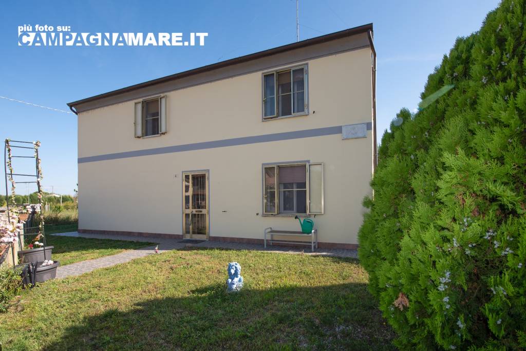 Villa in vendita a Riva del Po via Stradello Bertelli, 20