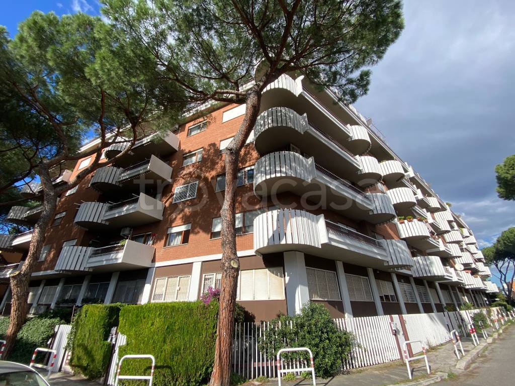 Appartamento in vendita a Roma via Giuseppe Perego, 76
