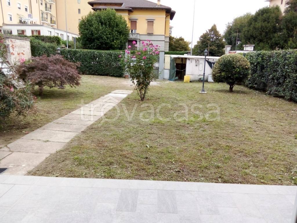 Villa Bifamiliare in vendita a Biella via Fratelli Rosselli
