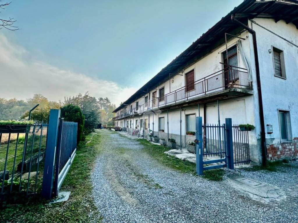 Casa Indipendente in vendita a Calcinate via Coclino, 8