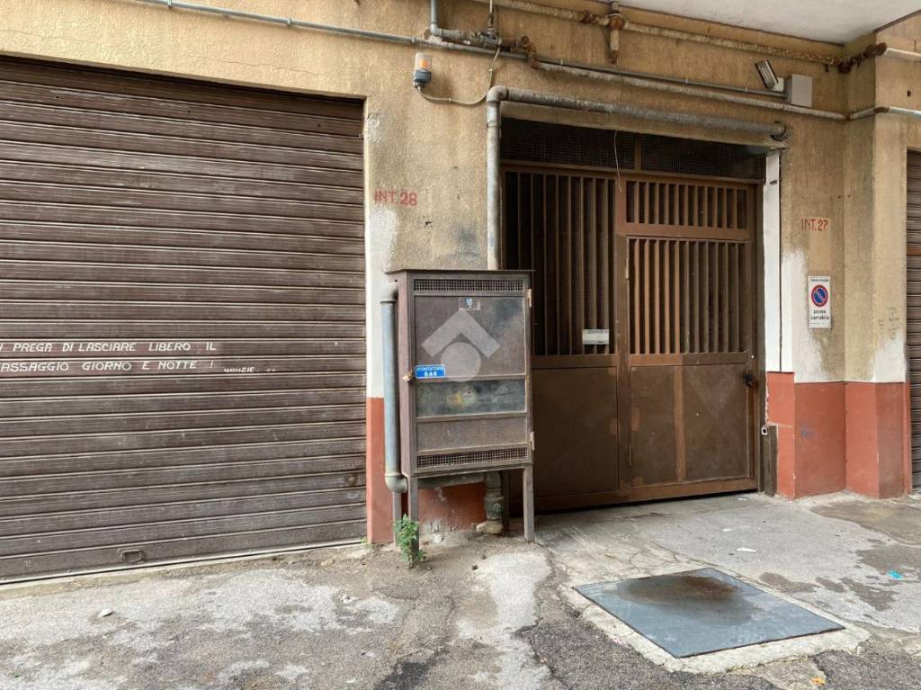 Garage in vendita a Palermo via Guadagna, 10