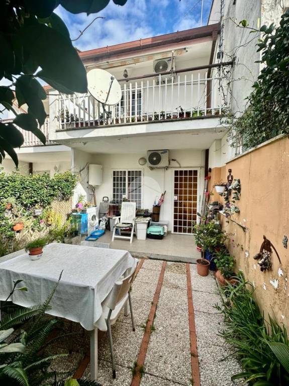 Villa a Schiera in vendita ad Anzio via dei Giacinti, 10