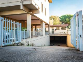 Garage in vendita a scandicci via salvador allende, 14