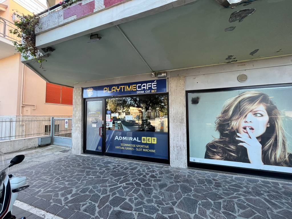 Bar in vendita a Pescara lungomare Giacomo Matteotti, 111/12