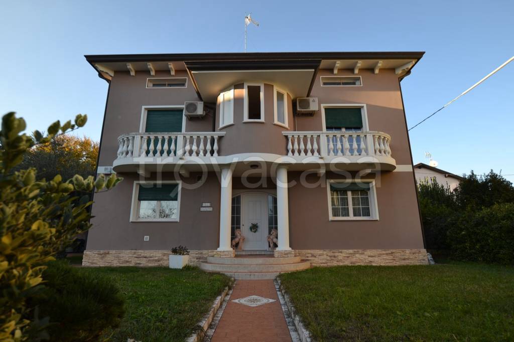 Villa in vendita a Pordenone via Planton, 31