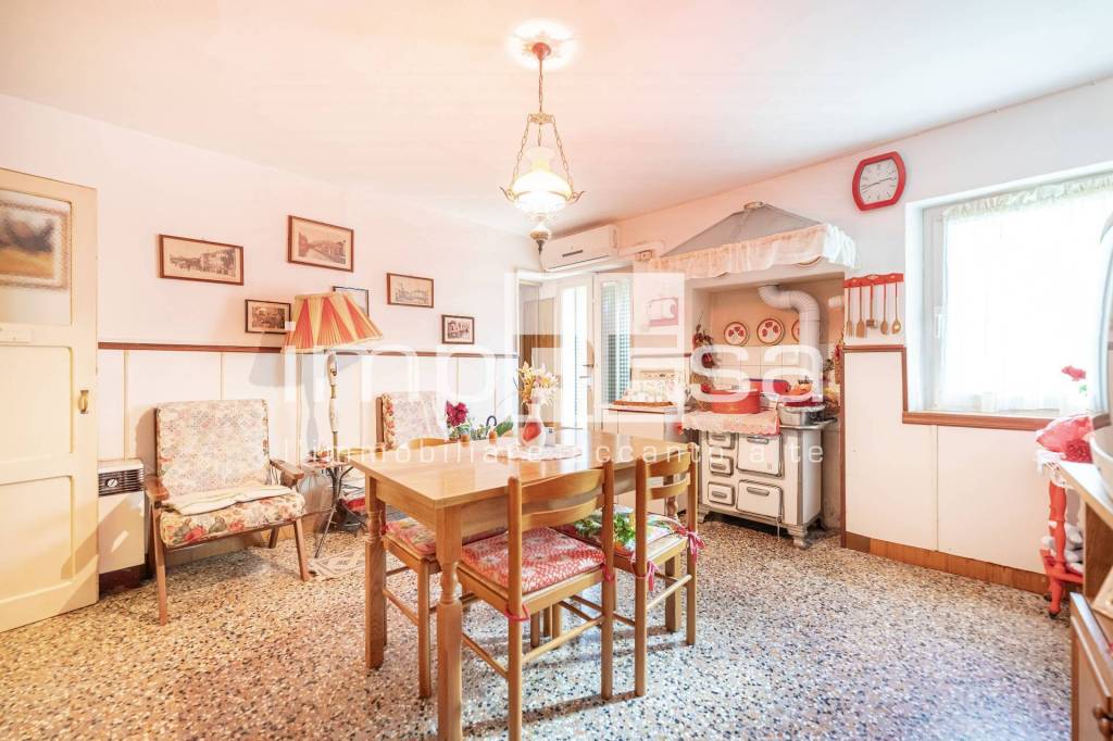 Villa Bifamiliare in vendita a Vittorio Veneto via Antonio Gandino