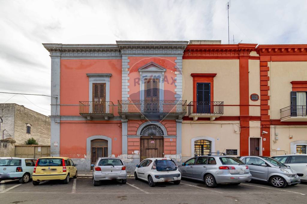 Casa Indipendente in vendita a Bari via Umberto I, 98
