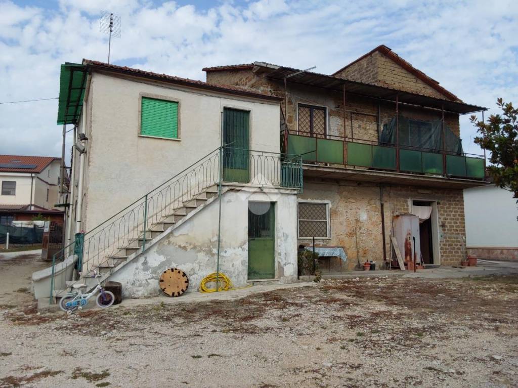 Casa Indipendente in vendita a Villa Santa Lucia via Selvone, 6