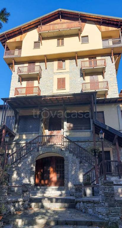 Appartamento in vendita a Esino Lario via Adamello 35
