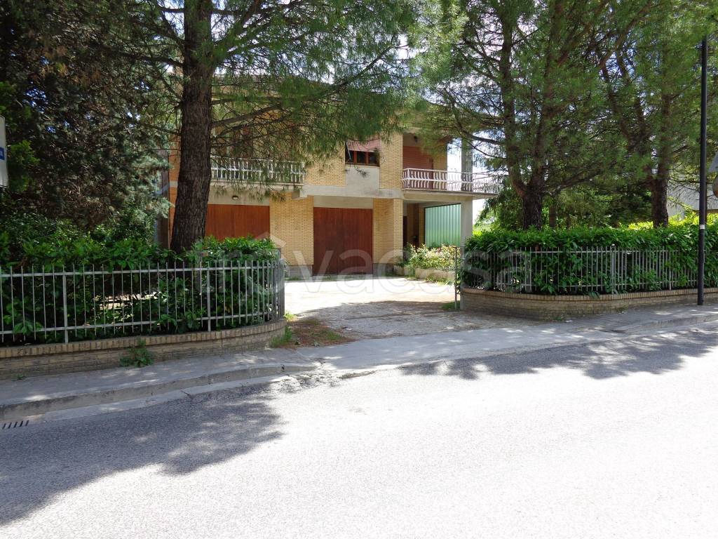Casa Indipendente in in affitto da privato a Treia via Don Luigi Sturzo, 29
