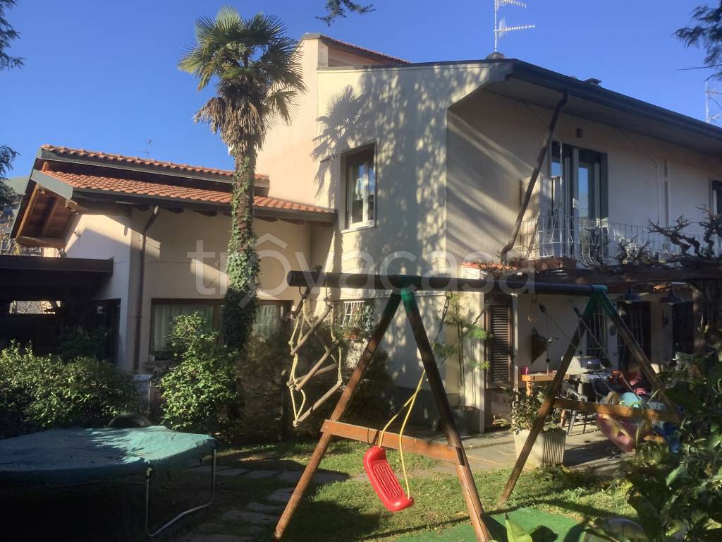Villa Bifamiliare in vendita a Busto Arsizio via del Gerbone