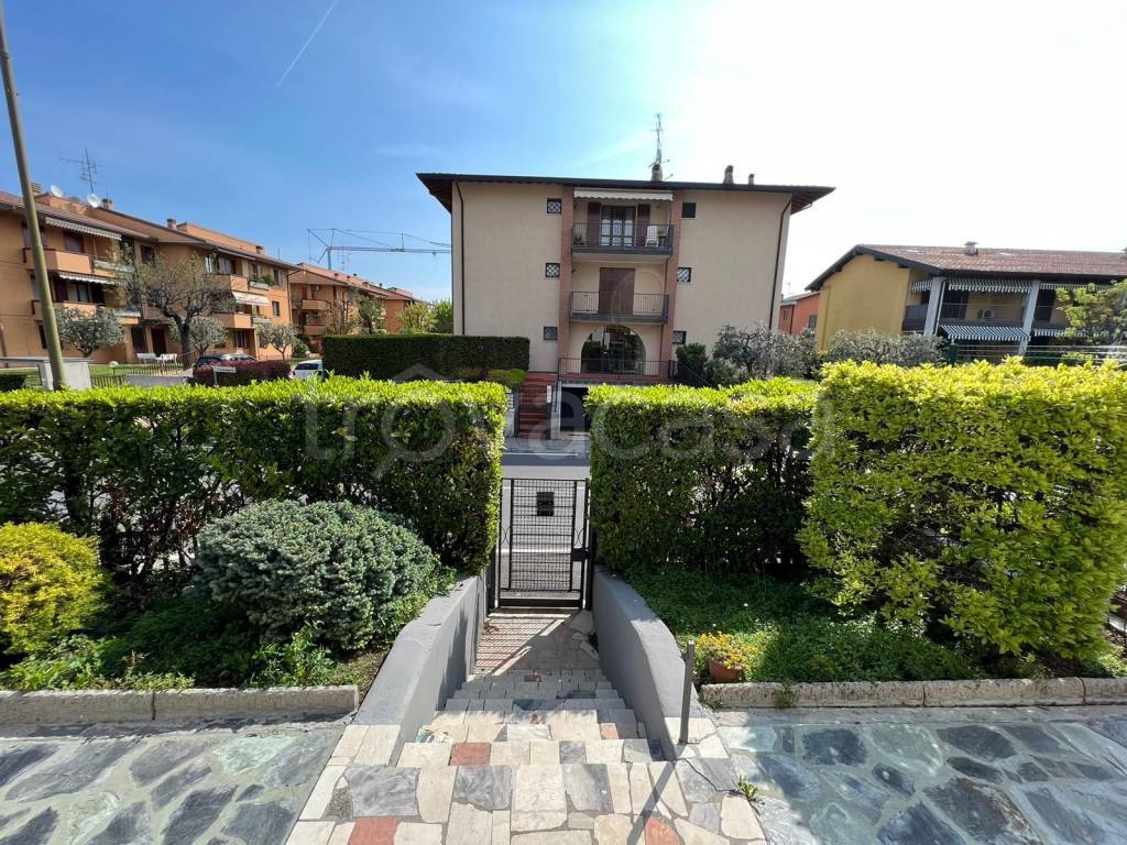 Villa Bifamiliare in in vendita da privato a Desenzano del Garda via Pratomaggiore, 140