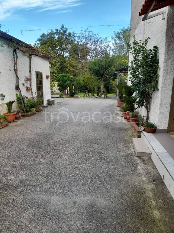 Villa in in vendita da privato a Frasso Telesino strada Comunale Frasso Dugenta, 76