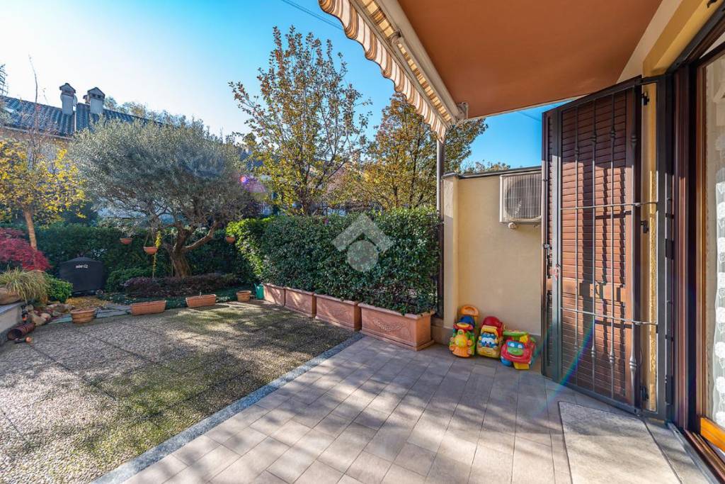 Villa a Schiera in vendita ad Arese via Sandro Pertini, 3