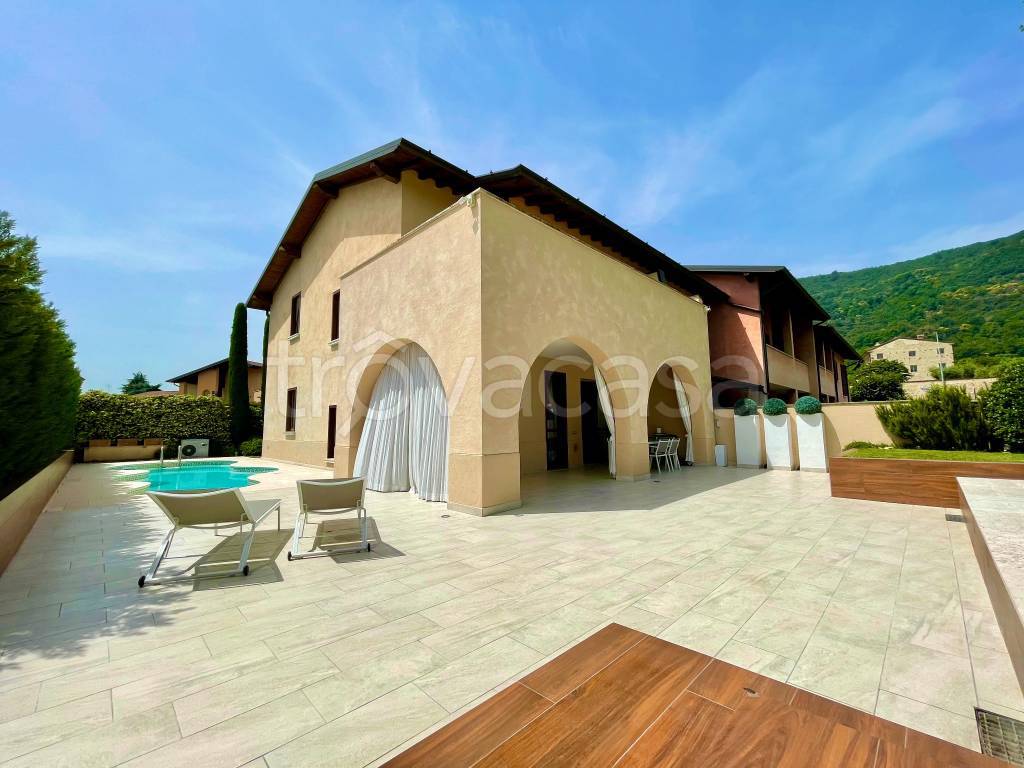Villa a Schiera in vendita a Corte Franca via della Sorgente