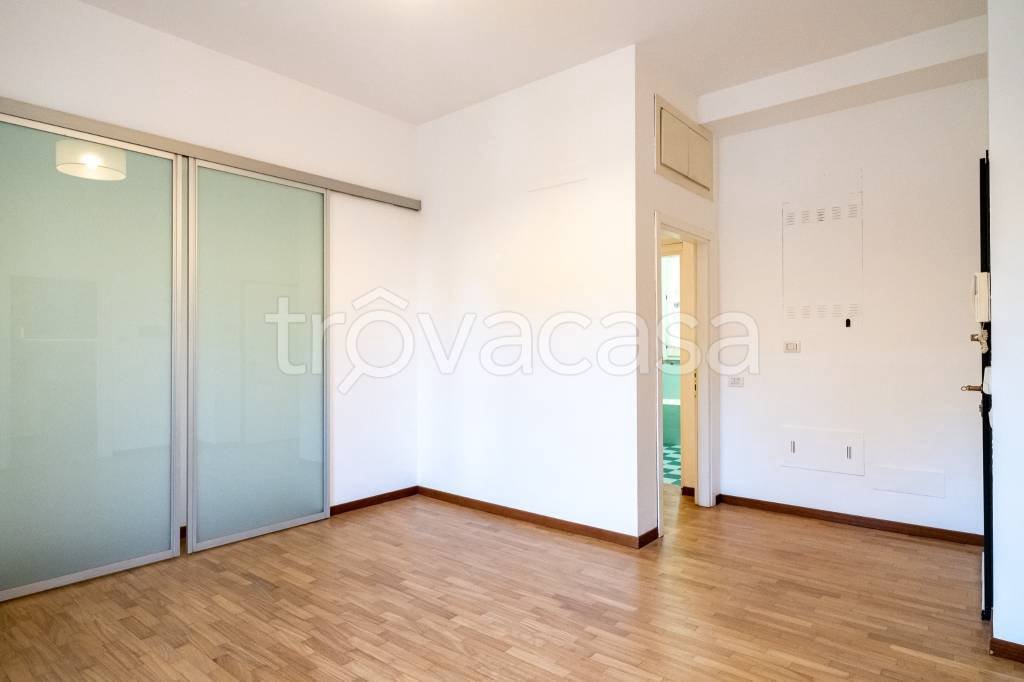 Appartamento in vendita a Milano via Arnaldo da Brescia, 3