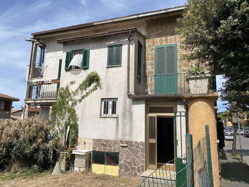 Casa Indipendente in vendita a Manziana via Don Celestino Roghi